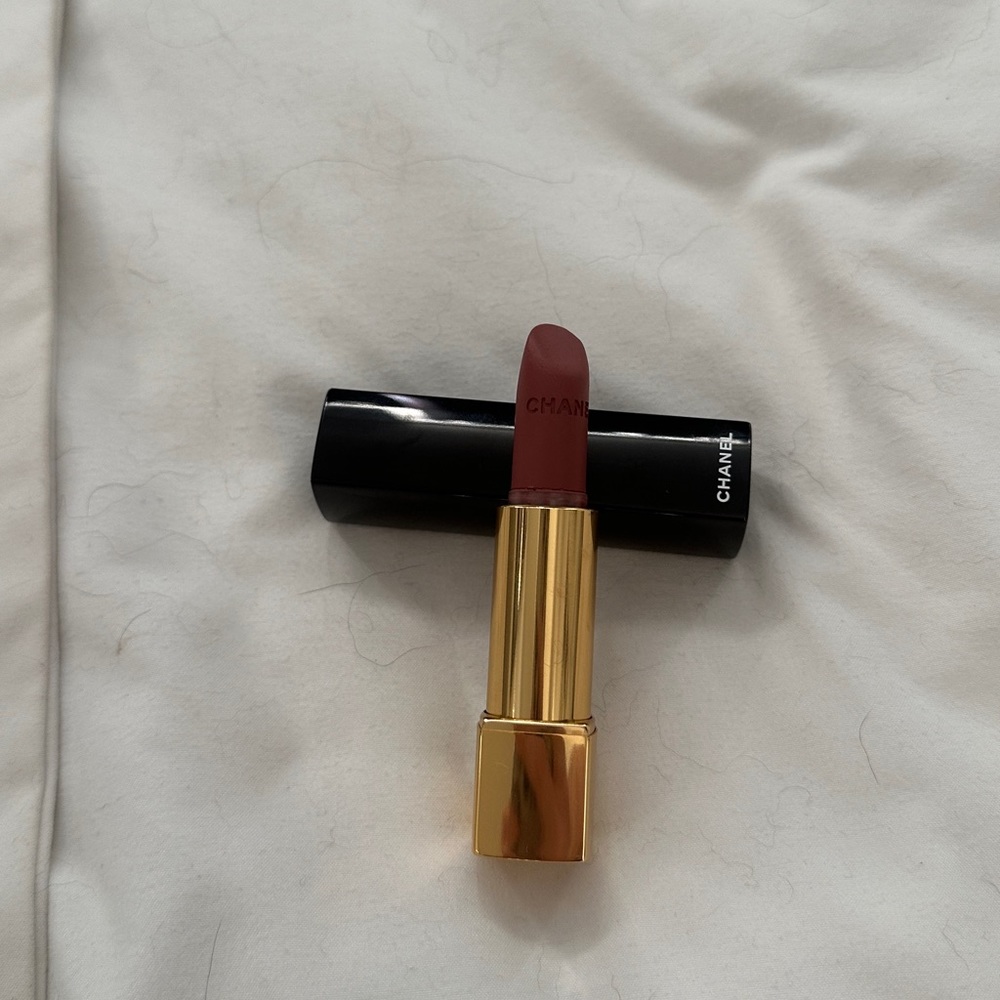 Chanel Rouge Allure Velvet Lipstick in ‘Libre’